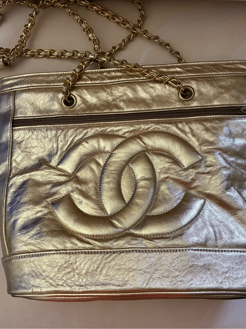 Vintage FAUX CC Metallic Gold Shoulder Bag with Gold Chain - Picture 3 of 7